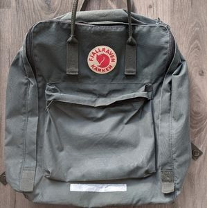 Fjallraven Kanken Maxi in Graphite (RARE!)